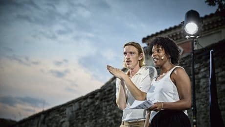 Festival d’Avignon : avec la « Lettre », Milo Rau pris au piège de l’entre-soi bourgeois qu’il dénonce