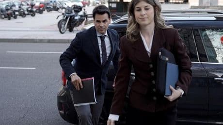 La defensa de la vicepresidenta Montero niega que la pareja de Ayuso sea un "ciudadano particular" e insiste en que admitió dos delitos