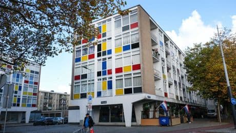 Alles wat modernistische gebouwen bijzonder maakt, wordt er bij renovaties hardhandig uitgeslagen