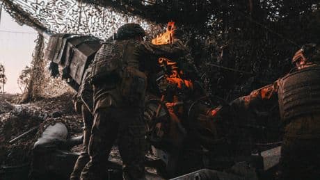 Visita frenética al 'trueno' del Donbás, el cañón de EEUU que frena a los rusos en Ucrania