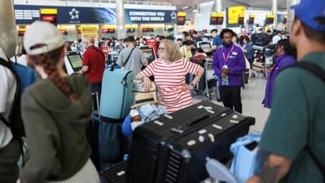 Un error de software causó los retrasos y cancelaciones de vuelos en el Reino Unido