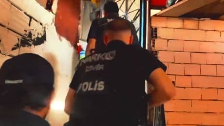İzmir'de uyuşturucuya geçit yok: 3 şüpheli yakalandı