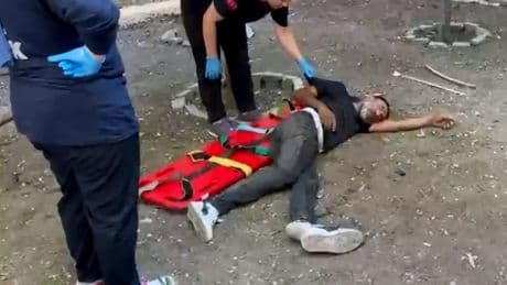 ‘Narkokapan-Adana 2’ operasyonunda çatıdan atlayıp, bacağını kıran şüpheli tutuklandı
