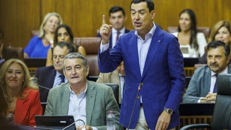 De la deuda a los menores: el Pleno andaluz se convierte en un cara a cara Moreno-Sánchez