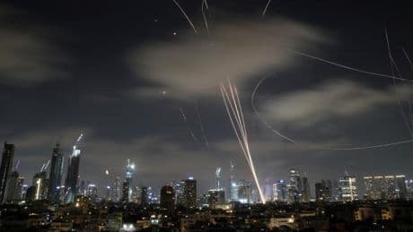 Iran meldet Einsatz von Hyperschallraketen – Israel greift Zentrifugen-Fabrik an