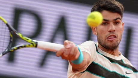 Grandioze Carlos Alcaraz vermorzelt Tommy Paul op weg naar halve finale Roland Garros