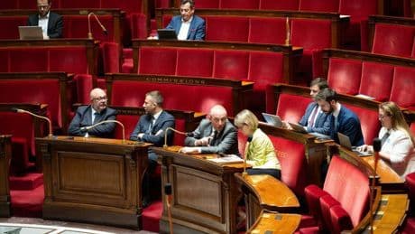 L’Assemblée approuve la loi « simplification » et acte la destruction des rares mesures écologiques de Macron