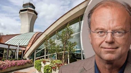 Paul Jansen is gestrand op vliegveld waar drank rijkelijk vloeit: ’Om tien uur ’s ochtends schaamte voorbij’
