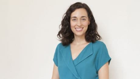 Julia Farré, nutricionista: “Comer una pequeña porción de parmesano al día te aporta más calcio que un vaso de leche”
