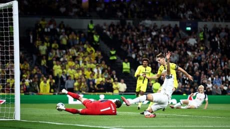 Luiz Júnior estropea el regreso del Villarreal a la Champions