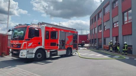 Köln: Gefahrgut-Austritt in Speditionshalle – Mehrere Verletzte