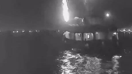 L'accendino, i giubbetti, la traiettoria. Cosa non torna nel racconto della Flottilla di Greta