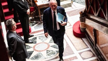 Les députés rejettent la motion de censure socialiste visant François Bayrou