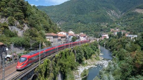 Trasporti, il 46% degli italiani si sposta su rotaia per le tratte di media-lunga durata