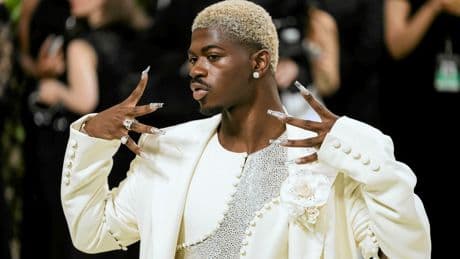 Le rappeur Lil Nas X mis en examen pour agression sur les forces de l'ordre