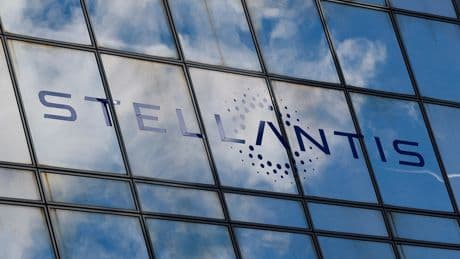 Les «incertitudes» liées aux droits de douane forcent Stellantis à temporiser
