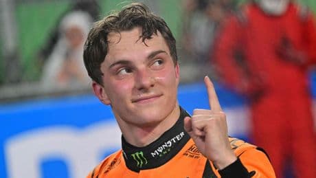 Piastri si riconferma a Jeddah e sale in vetta al mondiale. Primo podio stagionale per la Ferrari di Leclerc