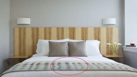 Schon gewusst? Bettschal im Hotel: Das ist seine Funktion