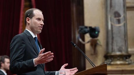 El PP endurece la crítica a Illa y dice que escapa del Parlament por sus lazos con la corrupción