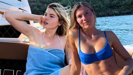 El verano de lujo de Cristina y Victoria, las mellizas de Julio Iglesias, tras su regreso a redes: su hotel 'eco' en una isla griega
