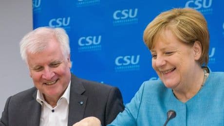„Fatale Fehlentscheidung“ – Seehofer gibt Merkel Schuld am AfD-Erfolg