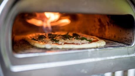 Schmeckt wie beim Italiener? Mobile Pizzaöfen im Test