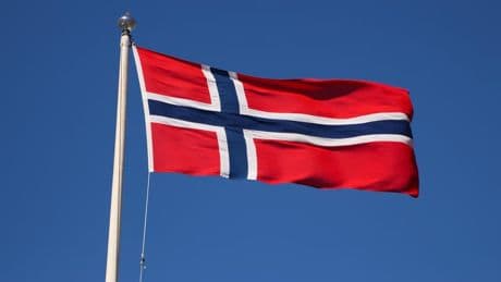 Macron entame une visite en Norvège (une première depuis 41 ans pour un président) alors que Naval Group veut vendre des frégates à Oslo