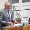 “Maximumsnelheid op snelwegen blijft 120 km/u. Punt”: minister-president Diependaele beslecht discussie