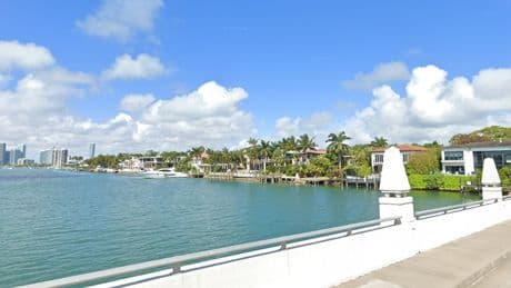 Zeilboot in Miami kapseist met vijf kinderen aan boord