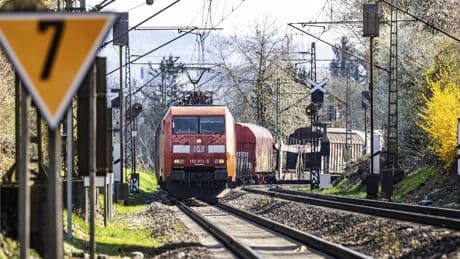Neue Bahnstrecke ist "Symbol dafür, was in Deutschland falsch läuft"
