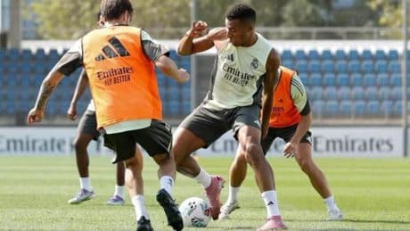 Xabi Alonso apunta a repetir convocatoria para visitar al Oviedo