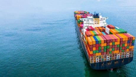 Trasporto merci Ue: prevale il mare, ma aumenta la quota su strada