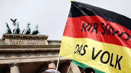 Politische Bücher: Autoritärer Populismus auf dem Vormarsch?