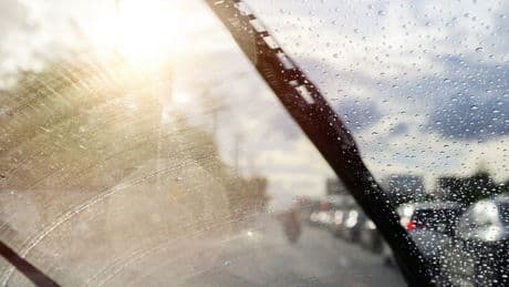 Scheibenwischer hinterlässt Schlieren? Dieser einfache Trick hilft