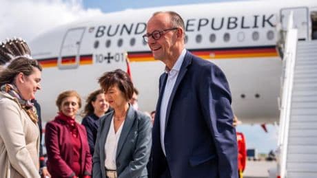 Bundeskanzler Merz trifft in Kanada ein