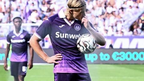 Kasper Dolberg's Anderlecht 'goodbye' ends in chaos as Celtic transfer target caught up in derby mayhem
