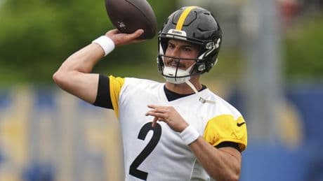 Steelers QB speaks out on ‘constant noise’ with Aaron Rodgers decision looming