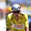 Van der Poel verliest geel weer: 'Vraag me soms af hoe de rest zo goed herstelt'