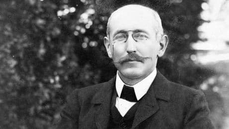 L’Assemblée nationale vote à l’unanimité l’élévation d’Alfred Dreyfus au grade de « général de brigade »