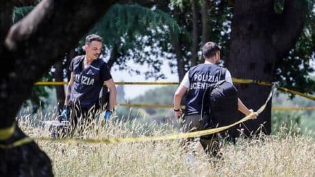 Madre e figlia morte a Villa Pamphili, nella tenda la chiave per identificare le vittime. La netturbina: ?«Li ho visti mentre la montavano, aveva un logo»