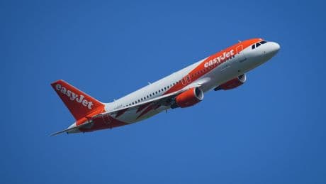 Easyjet-Flug gestoppt - Passagier (26) versucht ins Cockpit einzudringen