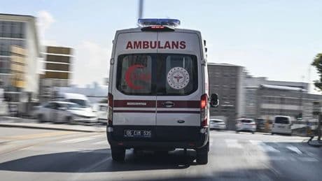 Ambulans şarampole uçtu! Çok sayıda sağlık çalışanı yaralandı
