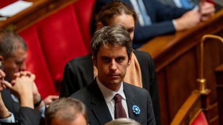 Regroupement familial, double peine, prestations sociales... : sur le régalien, Attal détricote le macronisme