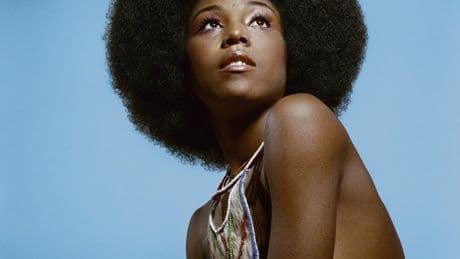 Photographie : à Mougins, Kwame Brathwaite célèbre le « Black is beautiful » en noir et blanc comme en couleurs