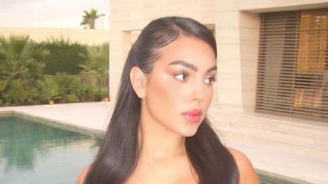 Georgina 'incendia' las redes con un vestido extra corto con el que presume de sus glúteos: "Estoy obsesionado"