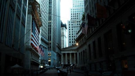 Tímidas ganancias en Wall Street: los productores de litio se disparan, pero Hershey sufre la escasez de cacao