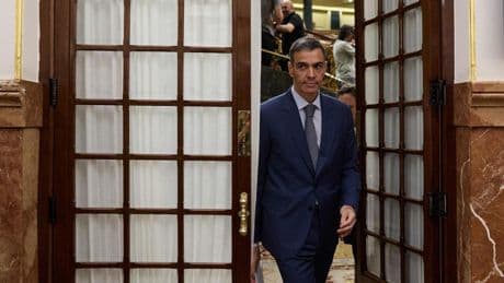 Última hora política, en directo | Sánchez vacía su agenda oficial y suspende la cita que puso como excusa para no comparecer hoy en el Congreso