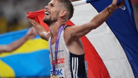 L’or au 10 000 mètres et l’argent au surf : le sport français brille sur tous les terrains