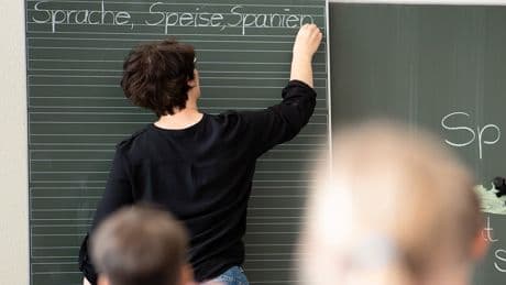 Weil zu viel Unterricht ausfällt - 1. Land schickt Grundschullehrer an Realschulen