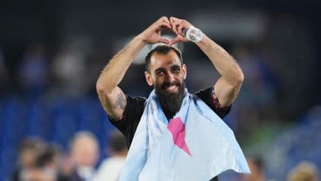 Borja Iglesias y su emotiva despedida del Betis: "Este equipo supera los límites"